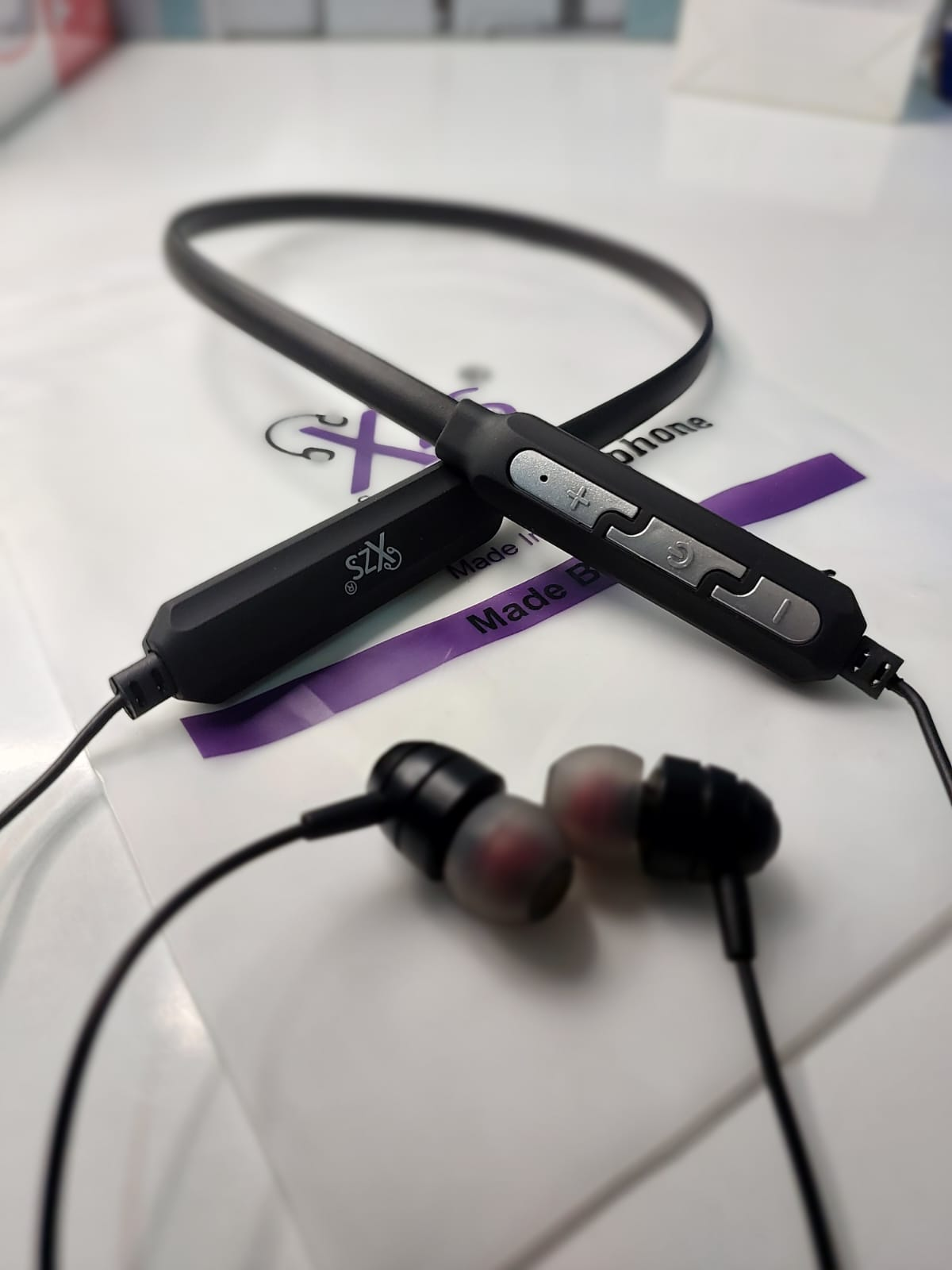 XZS BT-M52 - Neckband and Earbuds Close Up