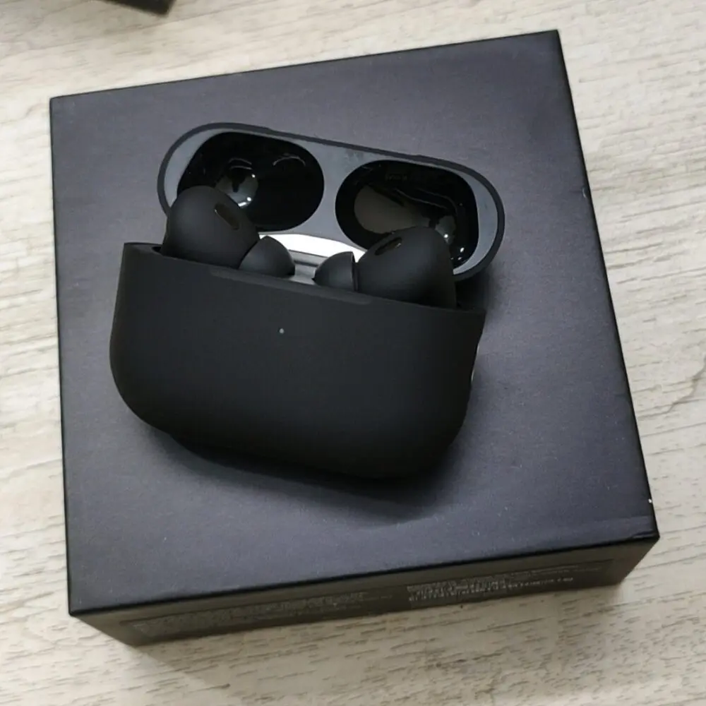 Google G-AT06 Pro Max - Earbuds on Box